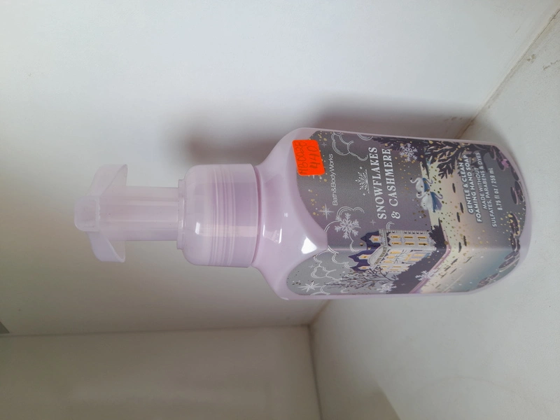 Snowflakes and Cashmere - Bath and Body Works